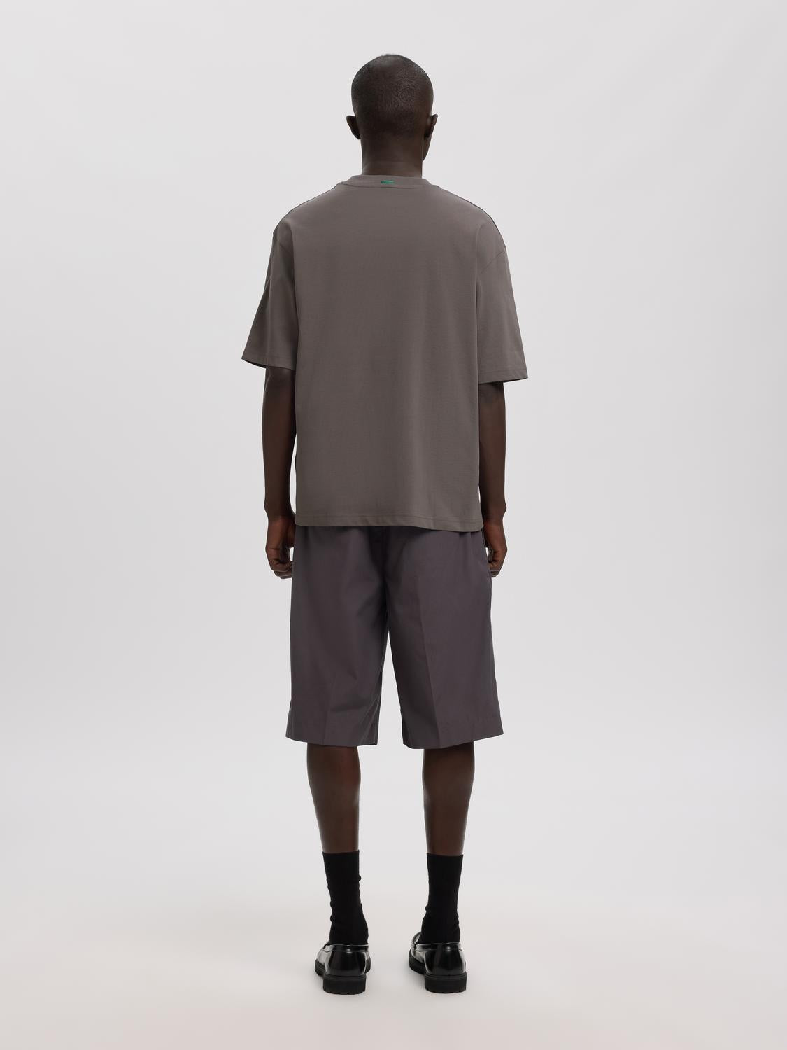 model_shot-back